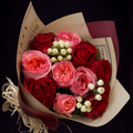 Ramo 10 Rosas Shimer Mix e Hypericum
