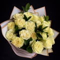 Ramo 25 Rosas Blancas y Ruscus