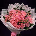 Ramo 25 Rosas e Hypericum